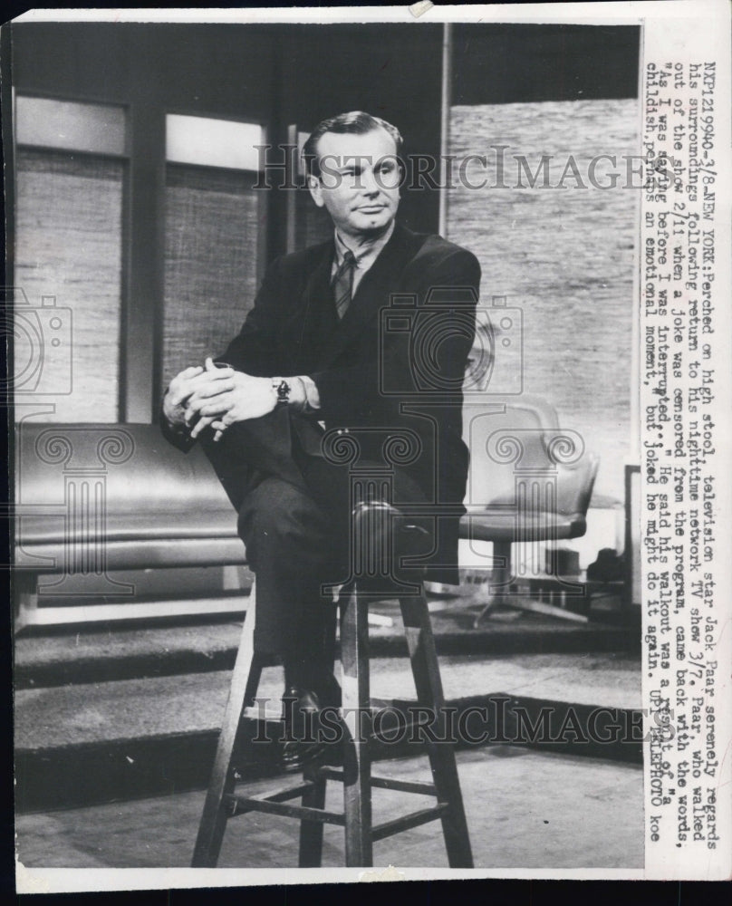 1960 Perched on high stool, television star Jack Paar serenely - Historic Images