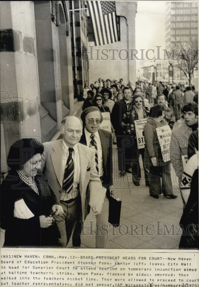 1975 Press Photo New Haven Board of Educ. Pres. Stephen Papa on temp injuction - Historic Images