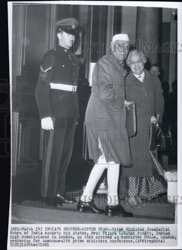 1961 Indian PM Jawaharlal Nehru &amp; sister Mrs. Pandit in London - Historic Images