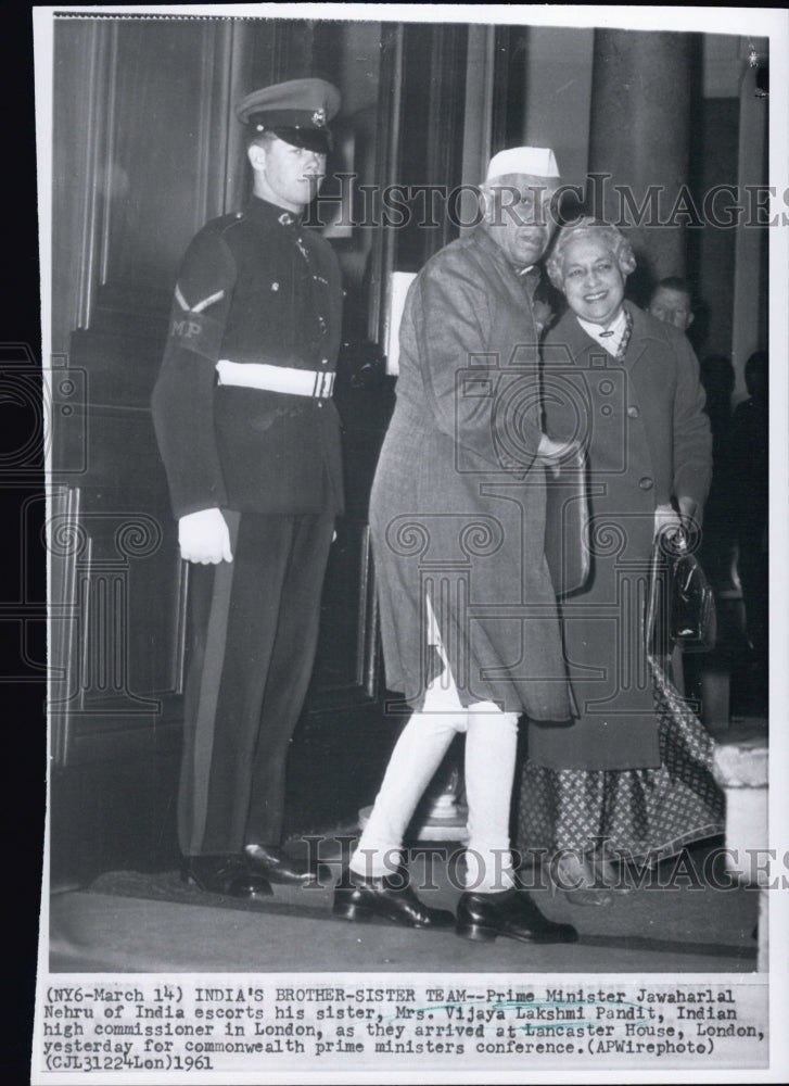 1961 Indian PM Jawaharlal Nehru & sister Mrs. Pandit in London - Historic Images