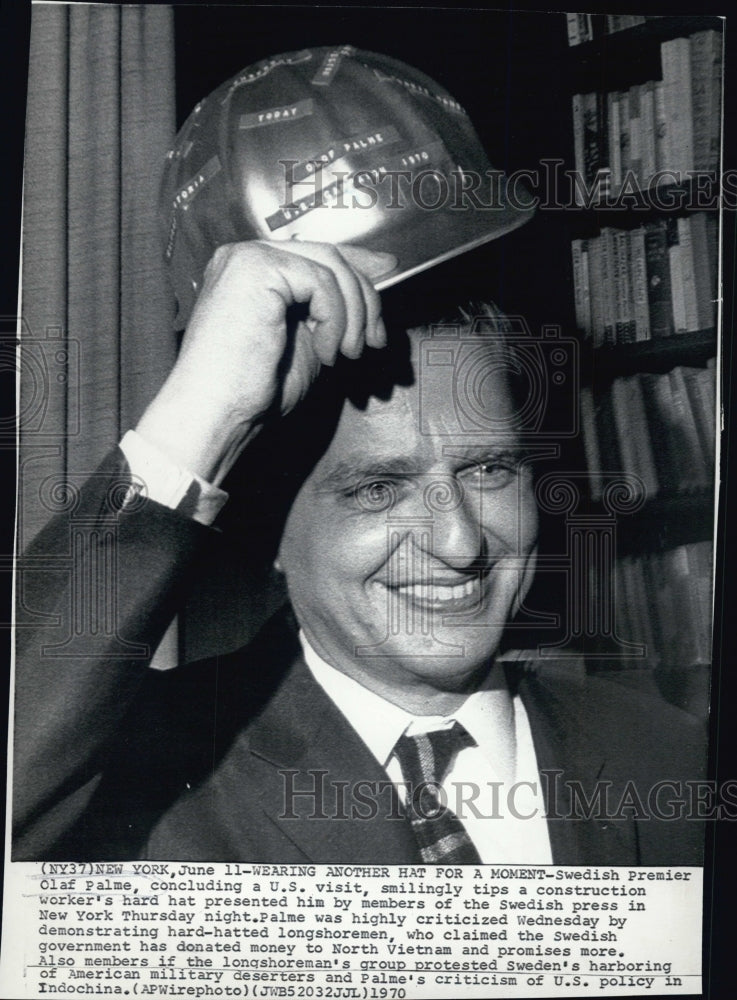 1970 Swedish Premier Olaf Palme wearing hardhat after touring U.S. - Historic Images