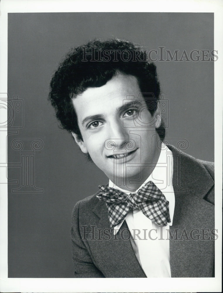 Press Photo Ron Palillo in &quot;Welcome Back, Kotter&quot; - Historic Images