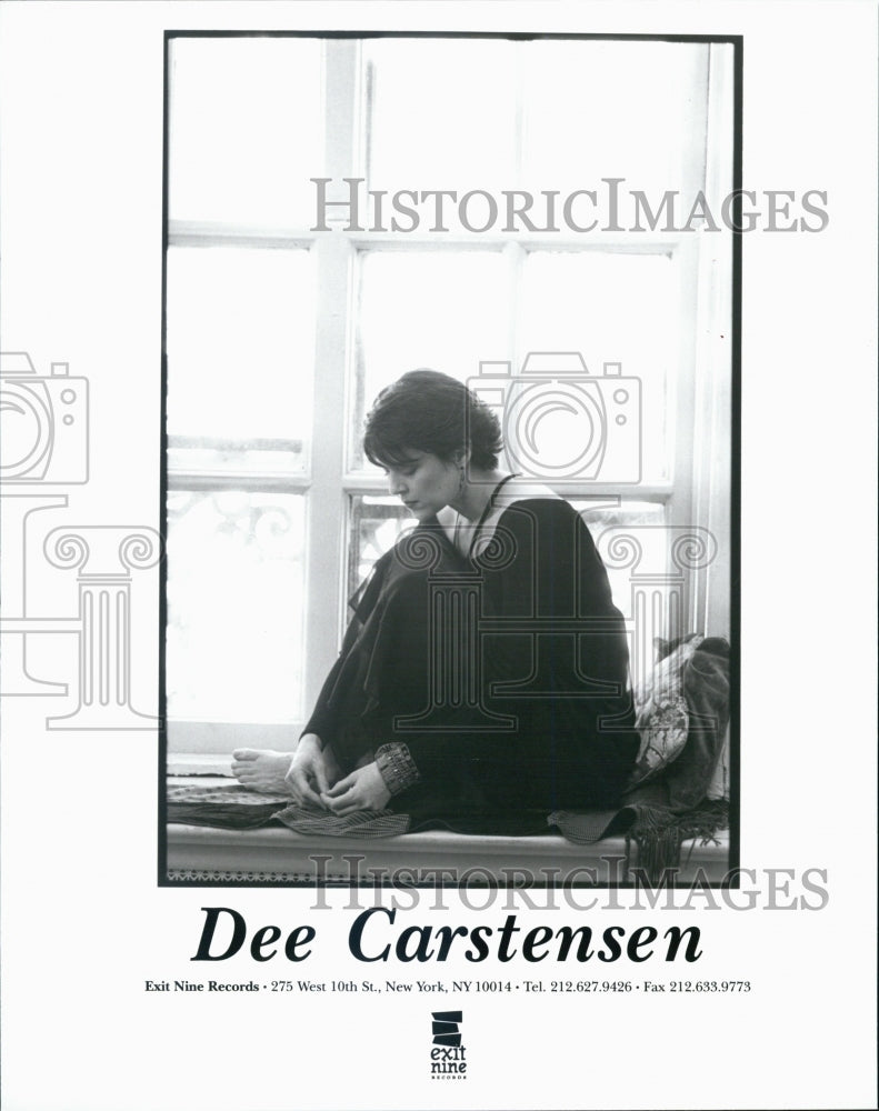 PressPhoto Dee Carstensen ) is a Pop/alternative harpist, singer and songwrite - Historic Images