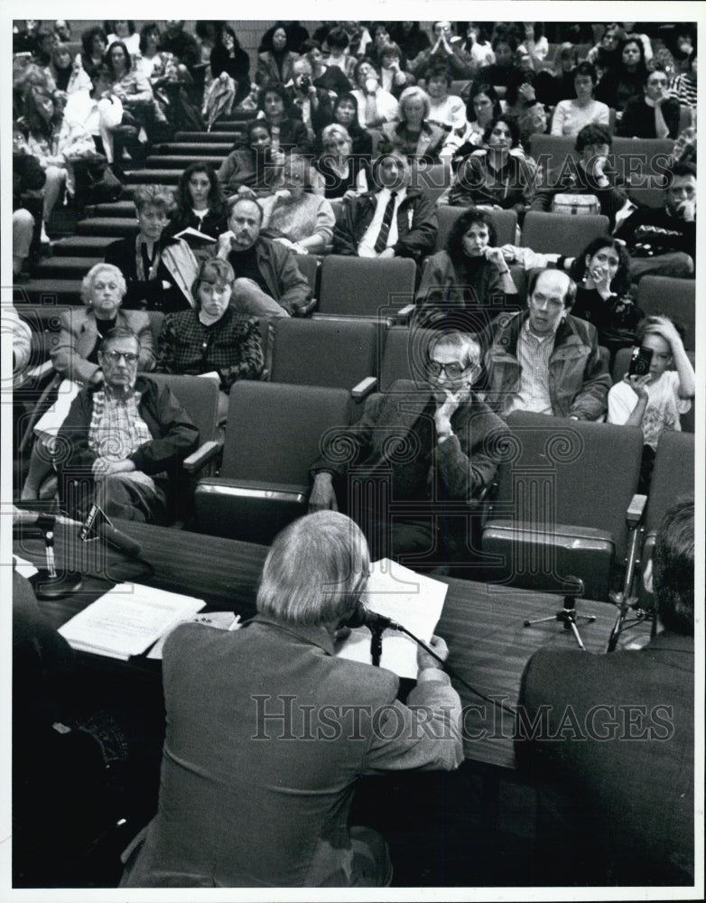 1994 Press Photo Sex Offender David Carroll addresses Lexington residents at - Historic Images