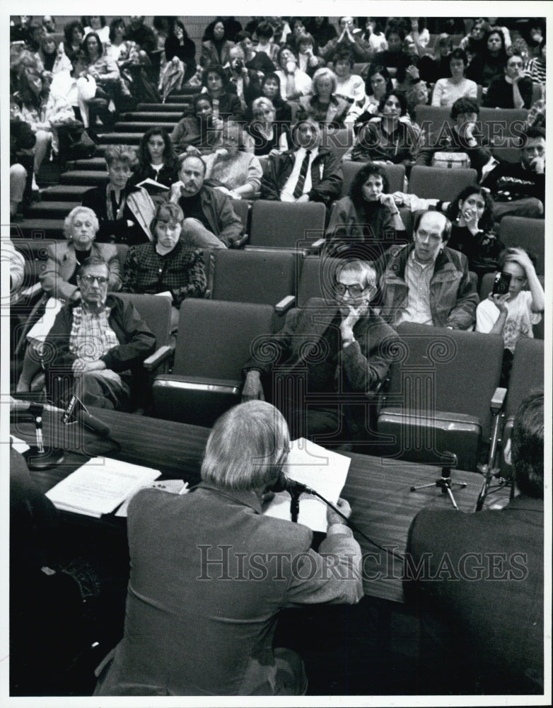 1994 Press Photo Sex Offender David Carroll addresses Lexington residents at - Historic Images