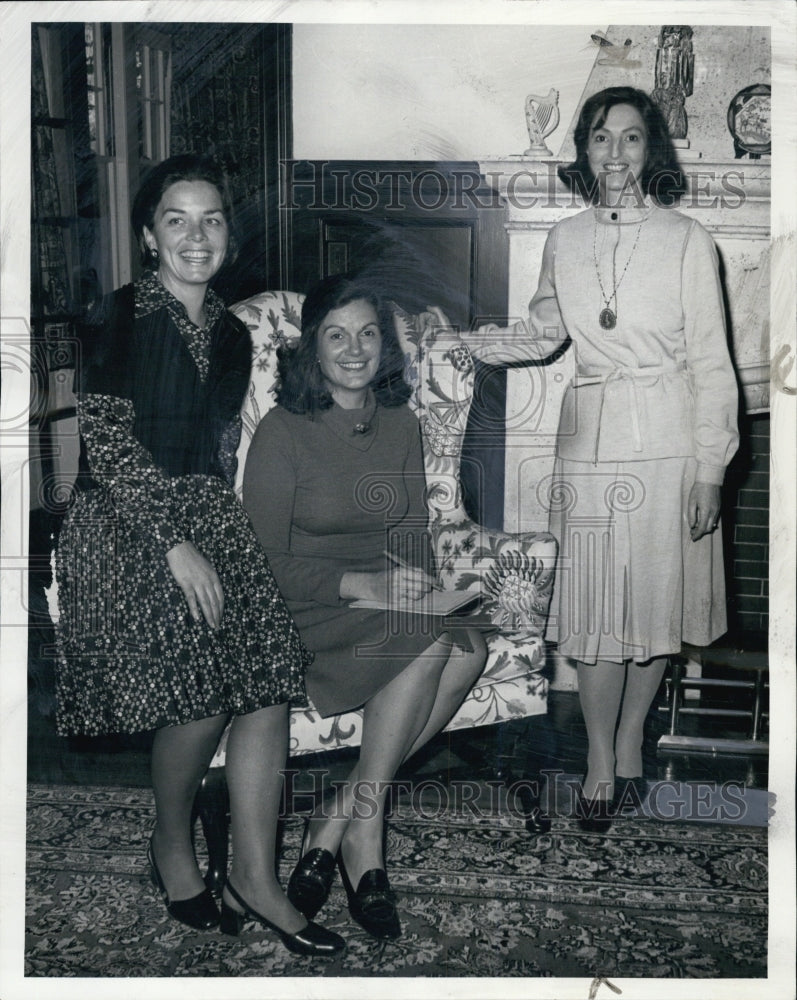 1975 Mrs William Morrissey,Mrs Robert Quinn ,Mrs Julius Vogel - Historic Images