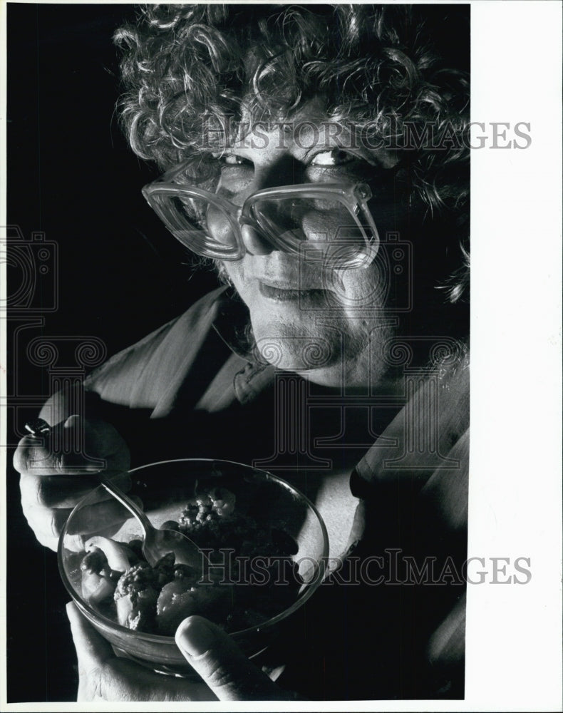 1993 Press Photo Kate Mattes owenr of Kate's mystery Bookshop - Historic Images