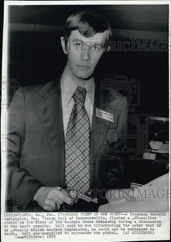 1973 Press Photo Georgia Legislator flashes 22 caliber pistol on the floor - Historic Images