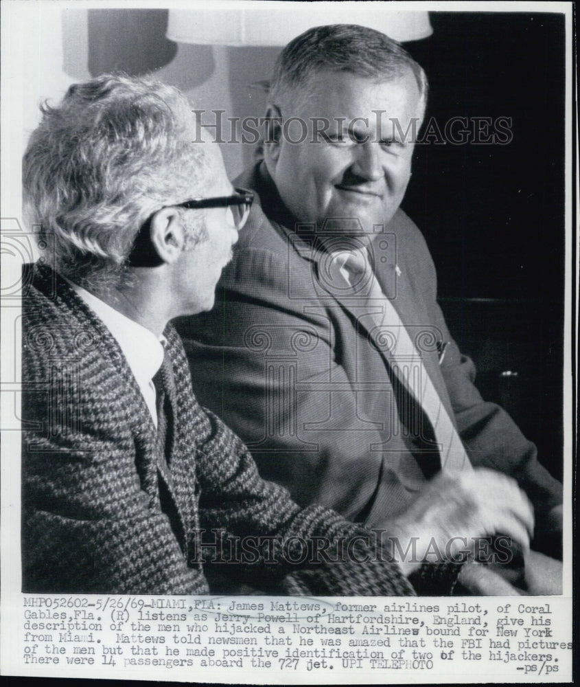 1969 James Matthews & Fla Gables(R) listens to the story - Historic Images