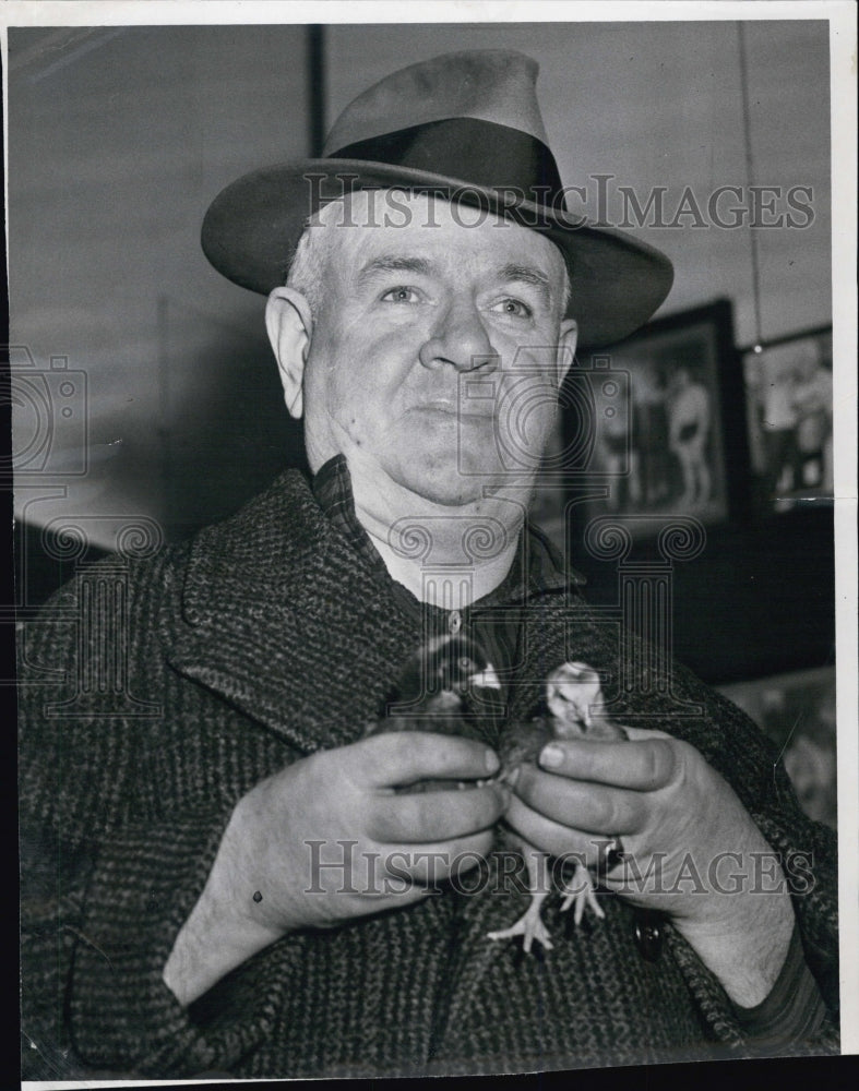 1961 Joseph Mathews held in a stickup at a liquor store - Historic Images