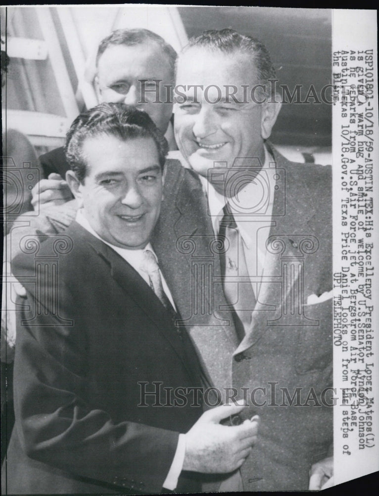 1959 Press Photo President Lopez Mateos welcomed by U.S. Senator Lyndon Johnson - Historic Images