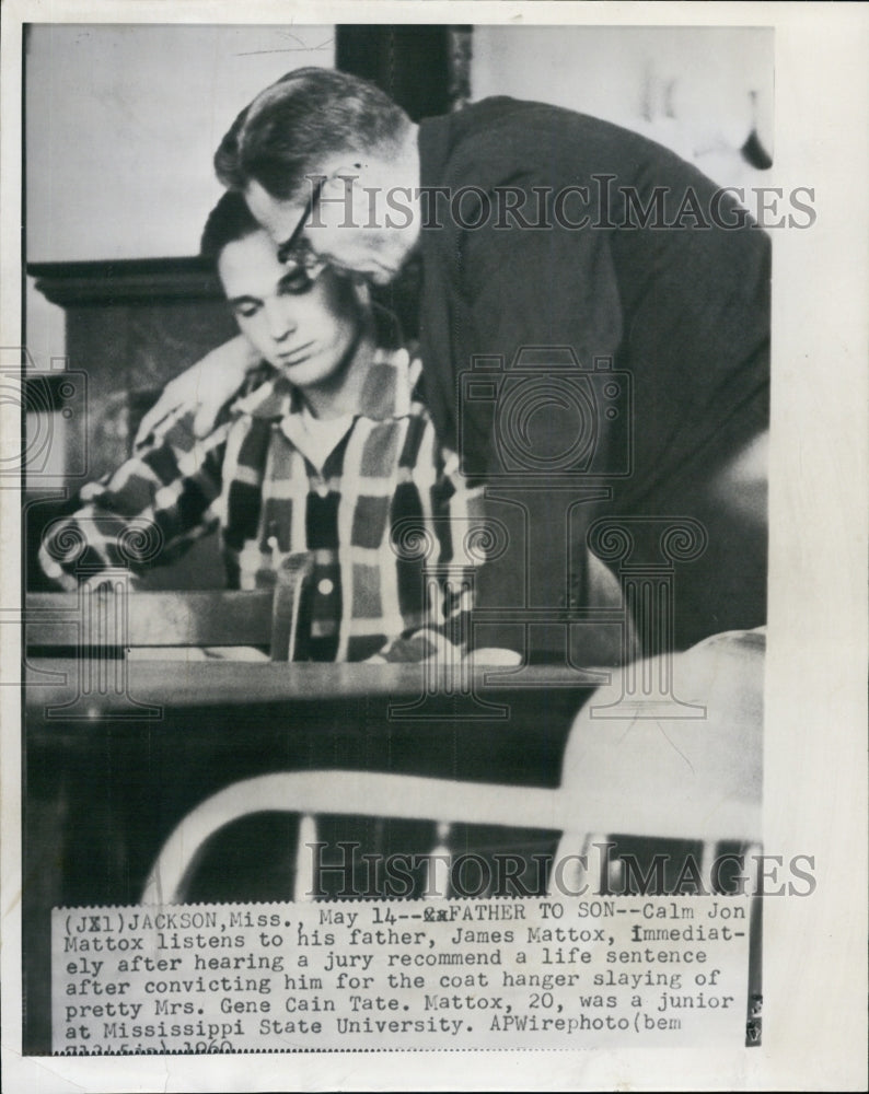 1960 Press Photo Jon Mattox listens to his father after receiving life sentence - Historic Images