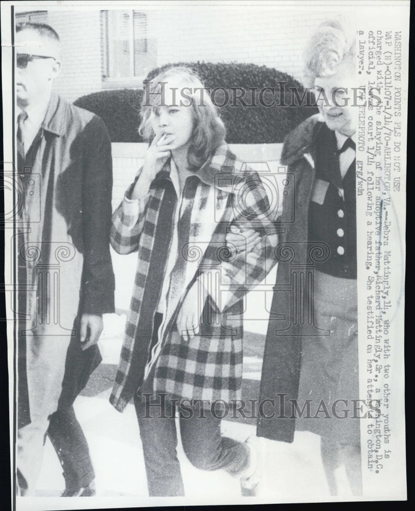 1970 Debra Mattingly charged of slaying her adoptive father Richard - Historic Images