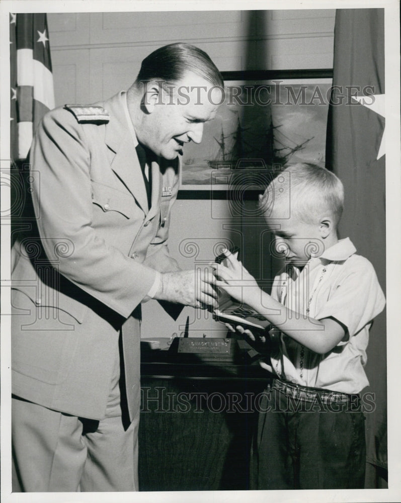 1956 Admiral Snackenberg Presents Fallen Navy man's Son with Medal - Historic Images