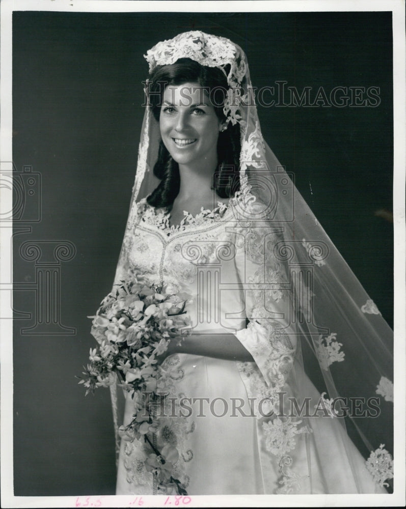 1969 Marie Cardillo marries Dr. Michael D'Eramo - Historic Images