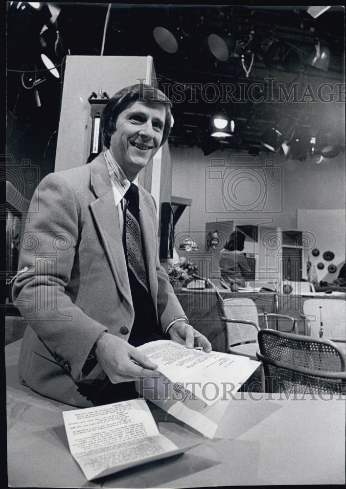 1975 ABC&#39;s Medical Correspondent Dr. Timothy Johnson - Historic Images