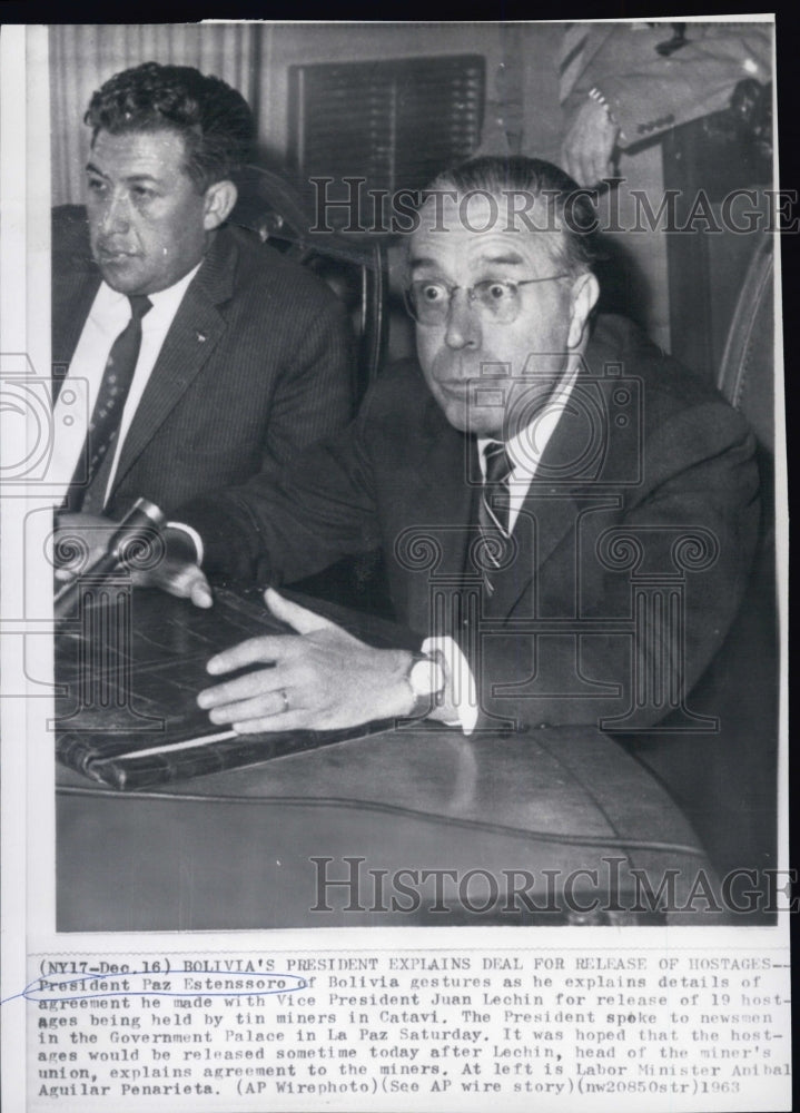 1963 Press Photo Pres. Victor Paz Estenssoro details of agreement with VP Lechin - Historic Images