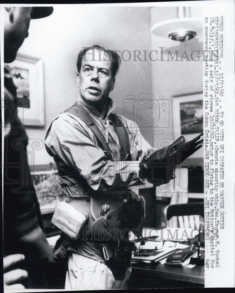 1962 Thomas Kuchel wear a pair of gloves - Historic Images