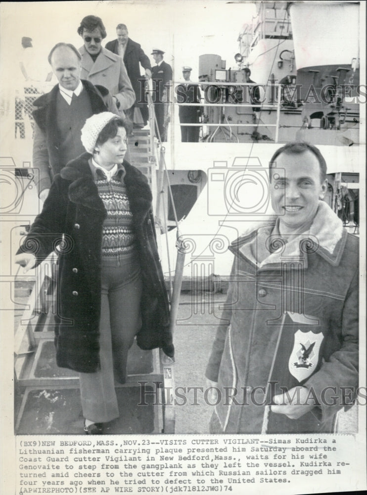 1974 Press Photo Simas Kudirka welcomed saturday aboard - RSG89469 - Historic Images