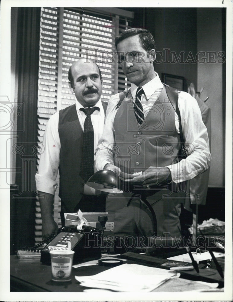 1981 Press Photo TV Show Hill Street Blues Rene Enriquez Daniel J Travanti - Historic Images