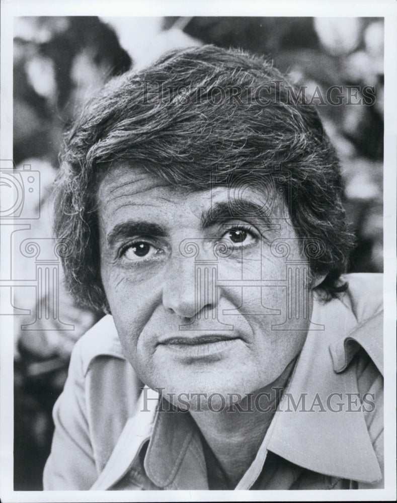 1977 Press Photo Tom Troupe the man in the picture - Historic Images