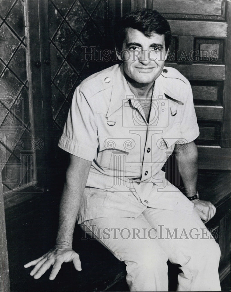 1977 Press Photo The man in the picture ,Tom Troupe - Historic Images