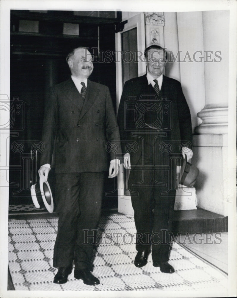 1940 Press Photo Count de Saint Quentin and Lord Lothian leave White House - Historic Images