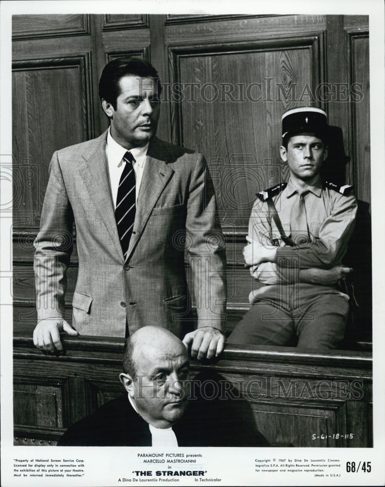 1968 Press Photo Marcello mastroianni in "The Strangers" - Historic Images