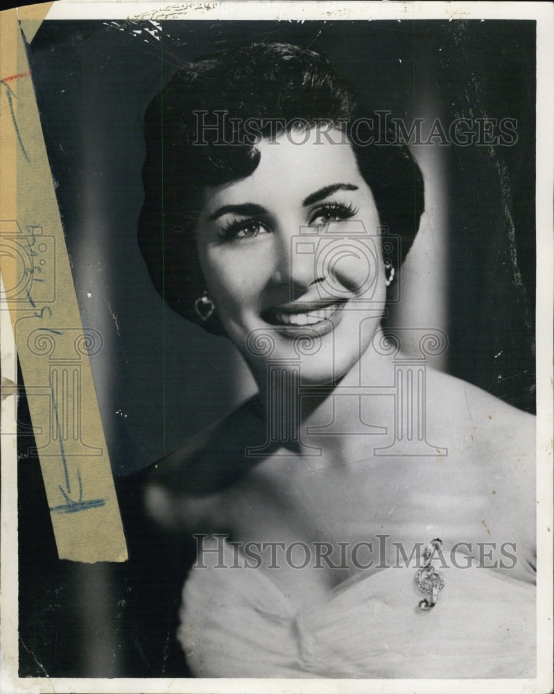 1954 Press Photo Cindy Lord in "Swan Boat" - Historic Images