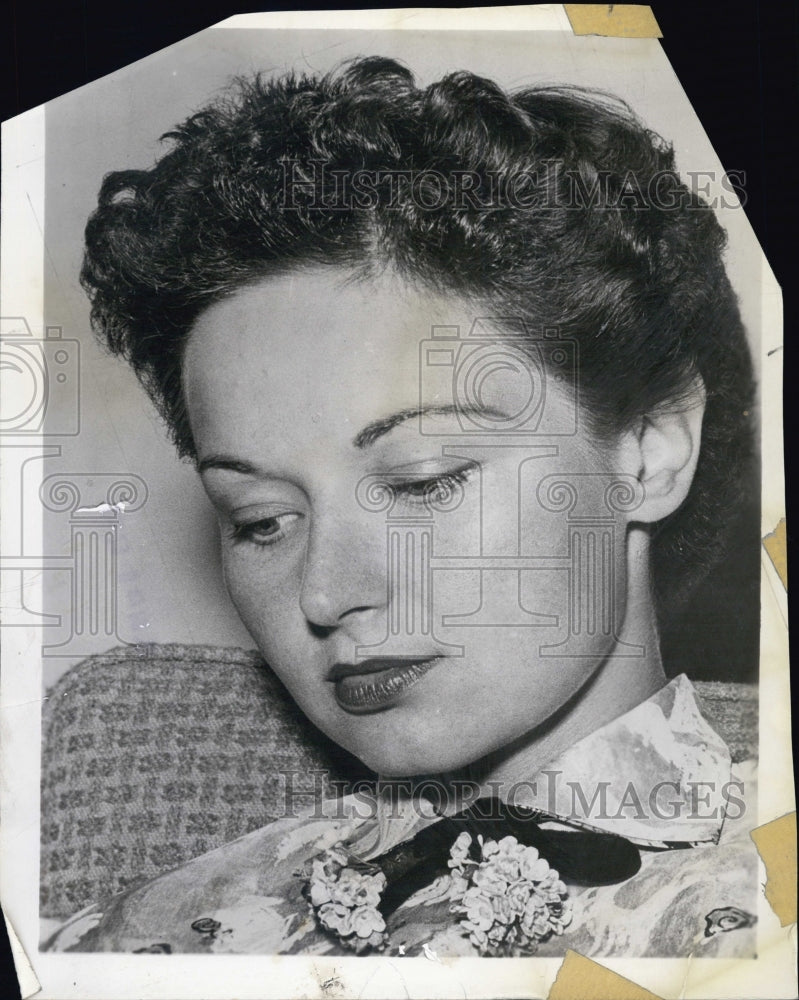 1951 Estelle Loring singer in new musical "A Month of Sundays" - Historic Images