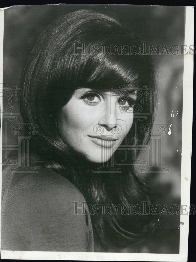 1967 Actress Lynn Loring stars in "Dead Wrong" - Historic Images