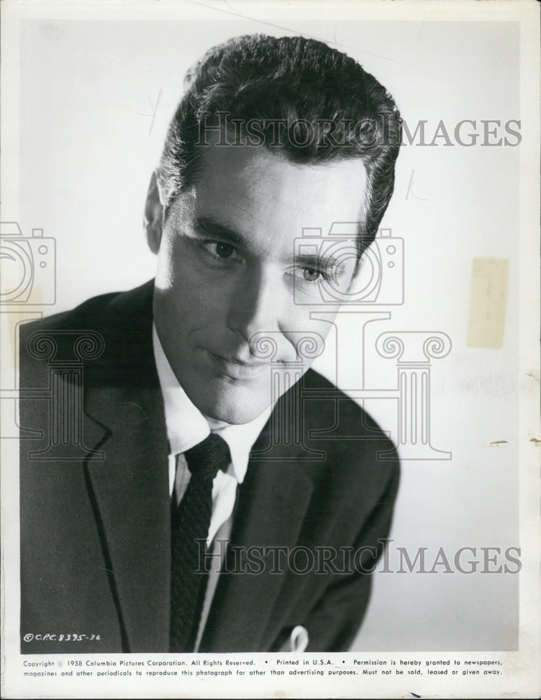 1958 Press Photo Actor Kevin Mathews posing for picture - Historic Images