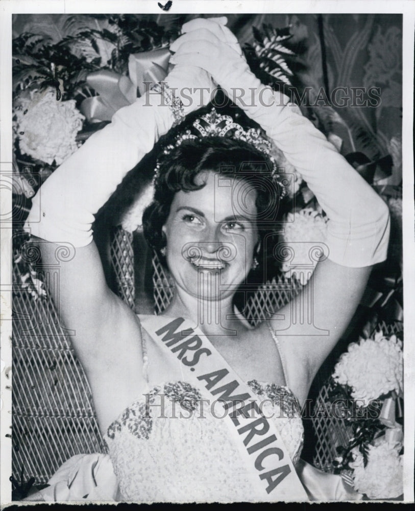 1961 Mrs. Lila Masson winner & new champ of the nation's homemakers - Historic Images