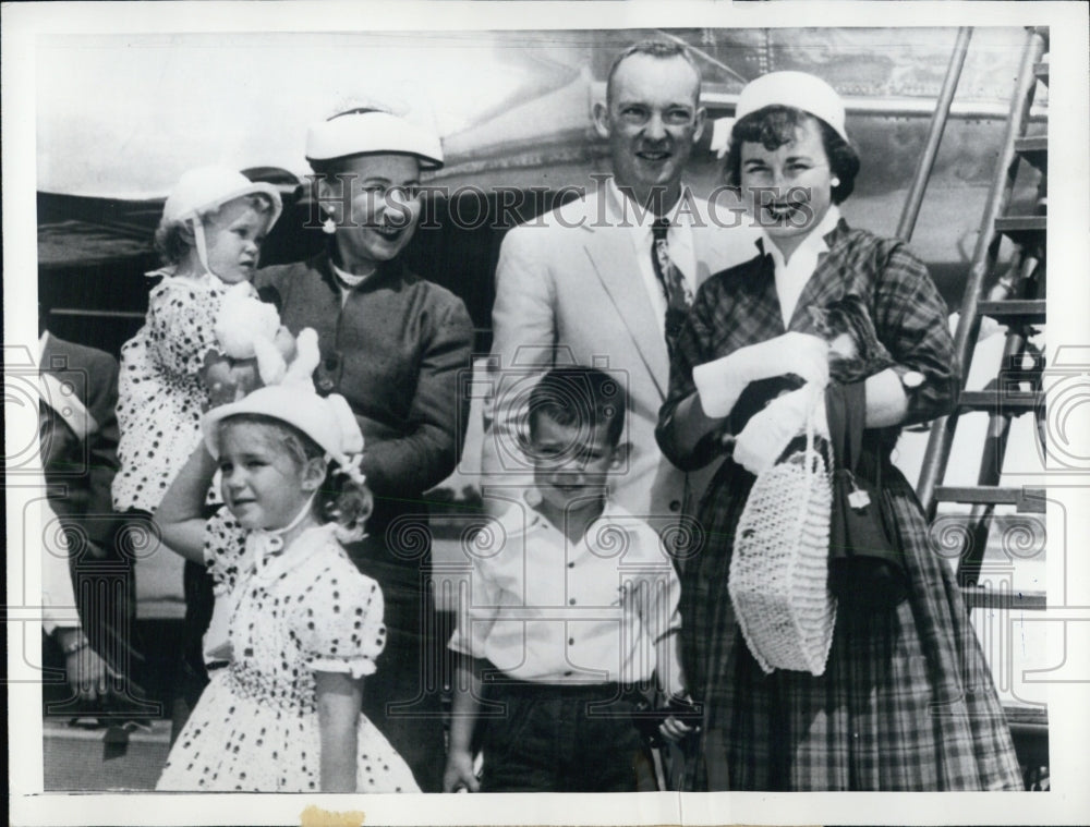 1954 Press Photo Maj John Eisenhower  and his wife Barbara and her mother Mrs - Historic Images