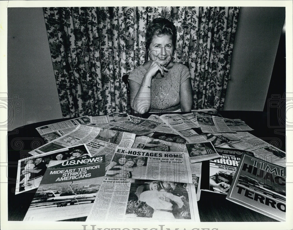 1985 Press Photo Dorothy Tresslar at her Braintree home, after her release from - Historic Images