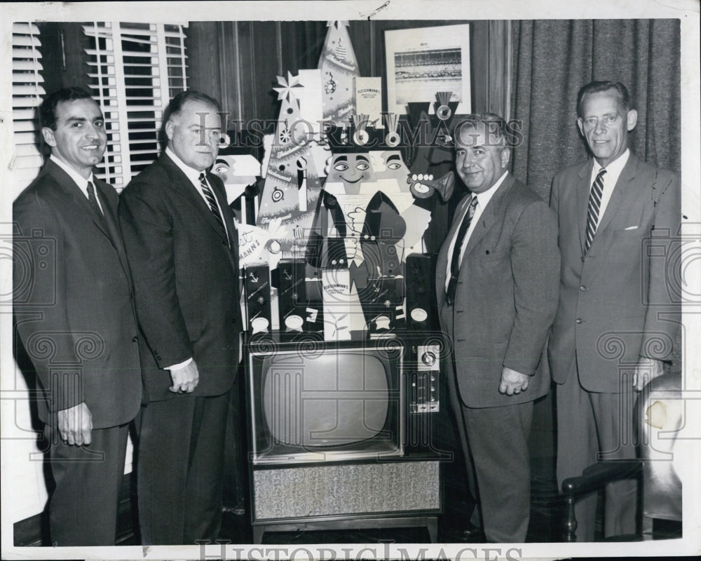 1960 Executives from Fleischmann Distilling and C. Pappas Co. - Historic Images