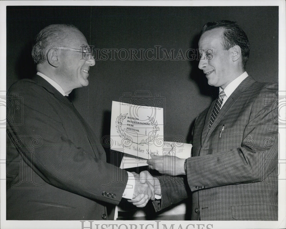 1961 Press Photo The Boston Intl Film festival, awarded Hans Kreto for General - Historic Images