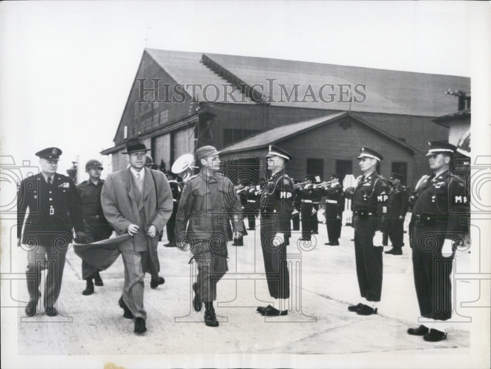 1951 Press Photo Lt Gen Mathew Ridgwayand Earl Johnson,Sec.Of Army,Matsushima - Historic Images