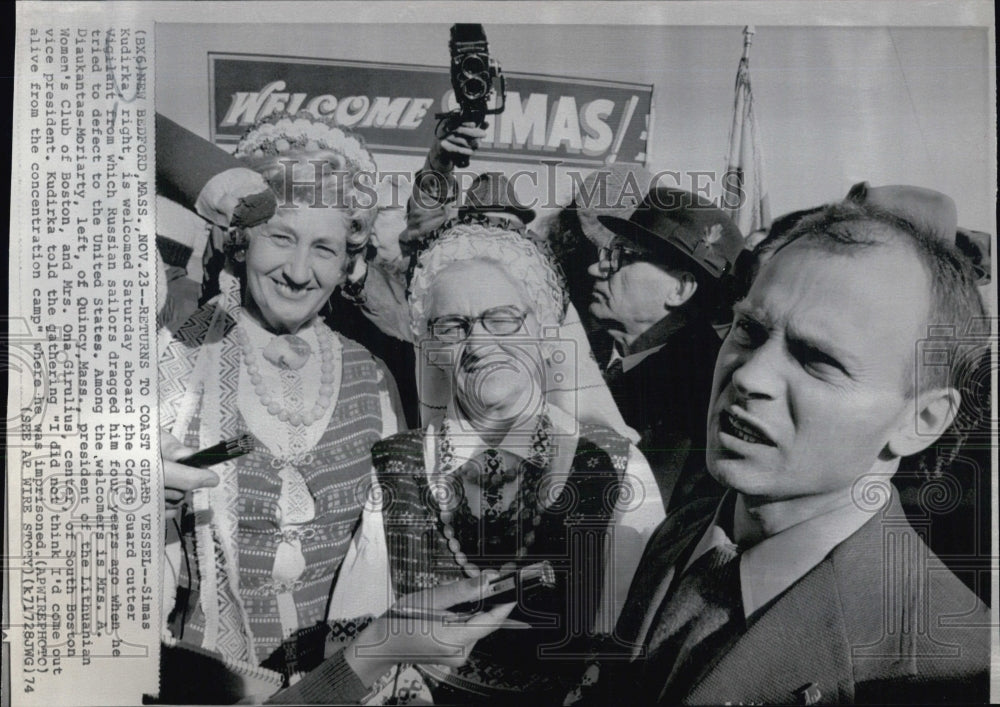 1974 Press Photo Simas Kurdirka, Mrs. A. Diaukantas-Moriarty, Ona Girulius - Historic Images