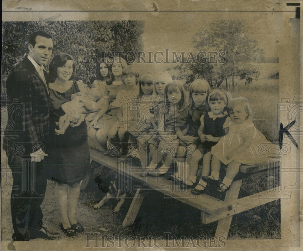 1966 Bernard J. Mallon Jr. w Wife &amp; 9 Daughers &amp; Baby Son - Historic Images