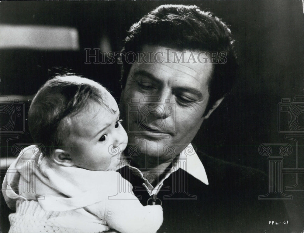 1970 Press Photo Actor Marcello Mastroianni Holds Baby in "A Place for Lovers" - Historic Images