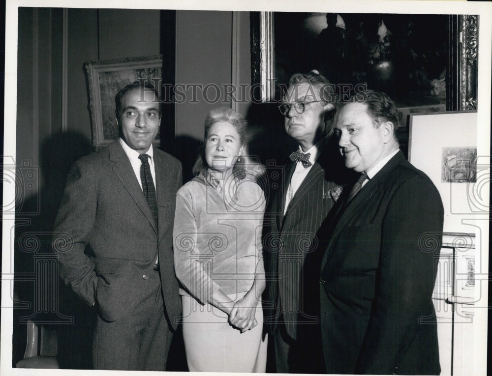 1965 Kirkwood Grants Scholarships to Boston Artists - Historic Images