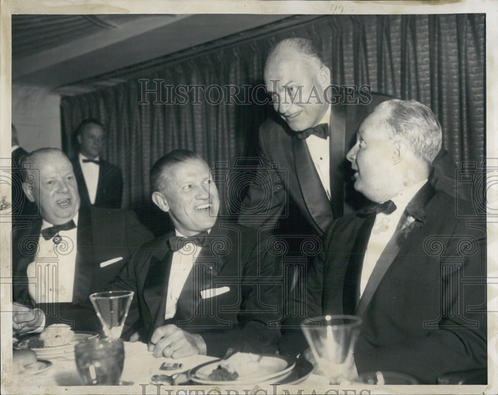 1960 Press Photo Clover Club Outgoing President Wilfred J. Paquet - Historic Images