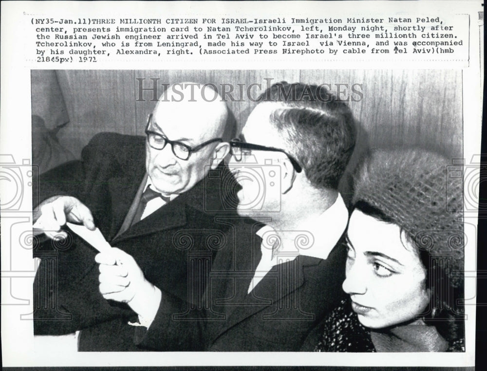 1972 Natan Peled Give Three Millionth Israli Citizen Immgration Card - Historic Images