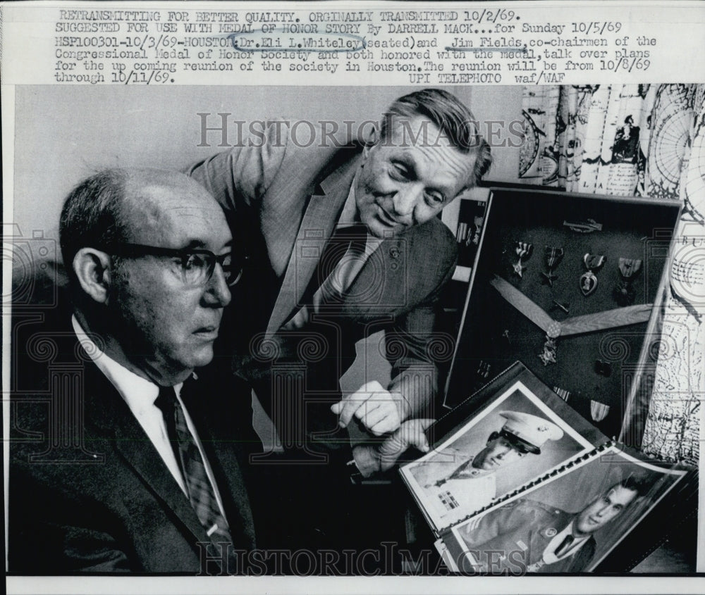 1969 Dr. Eli L. Whiteley &amp; Jim Fields of Medal of Honor Society - Historic Images