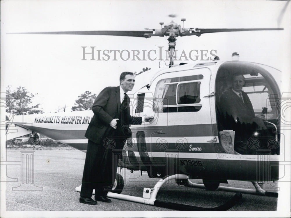1963 Press Photo Secretary of State Kevin White Boarding Helicopter - Historic Images