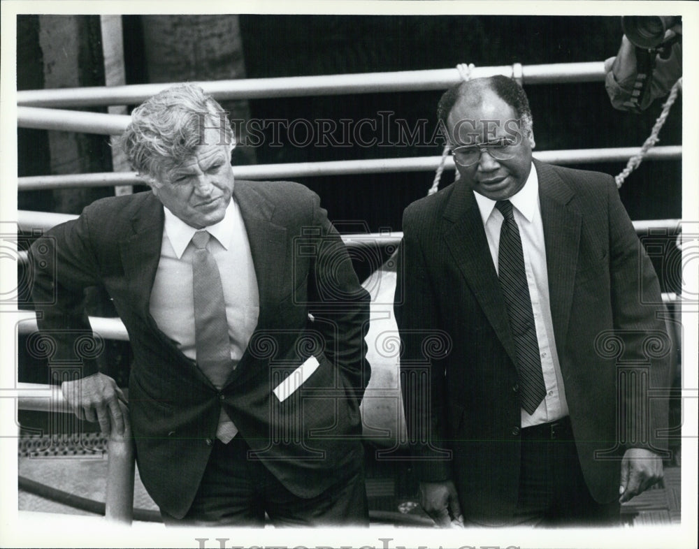 1987 Press Photo Sen. Edward Kennedy &amp; James White - Historic Images