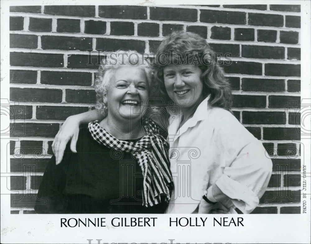 Press Photo Singers Ronnie Gilbert and Holly Near - Historic Images