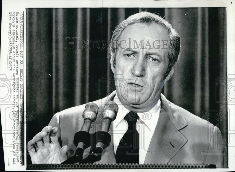 1973 Acting White House counsel Leonard Garment briefs press - Historic Images