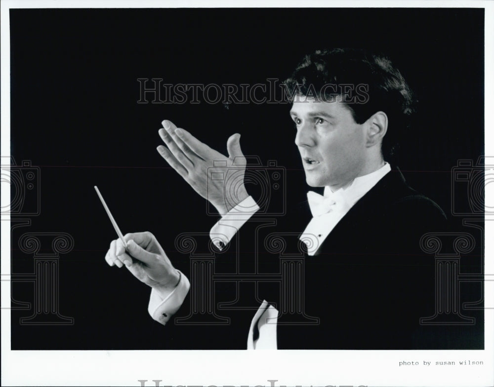 2001 Press Photo Conductor Martin Pearlman - Historic Images